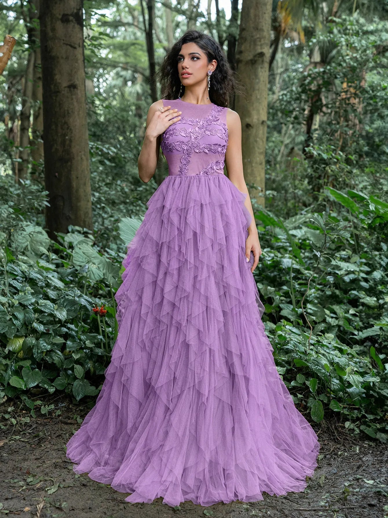 Gorgeous Applique Detail Cascading Ruffle Hem Tulle Prom Dress