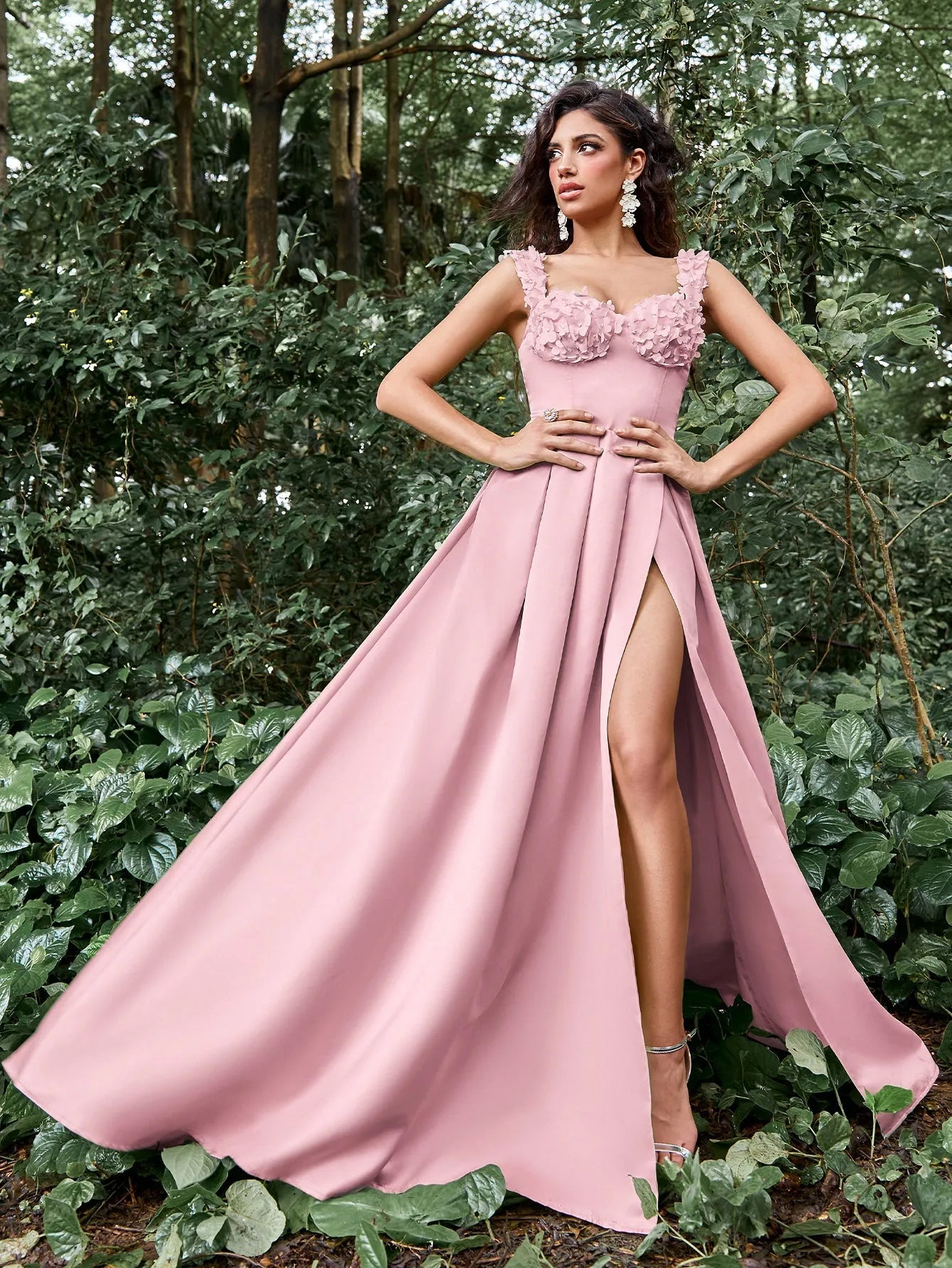 Elegant Applique Detail Sweetheart Neck Split Thigh Satin Prom Dress