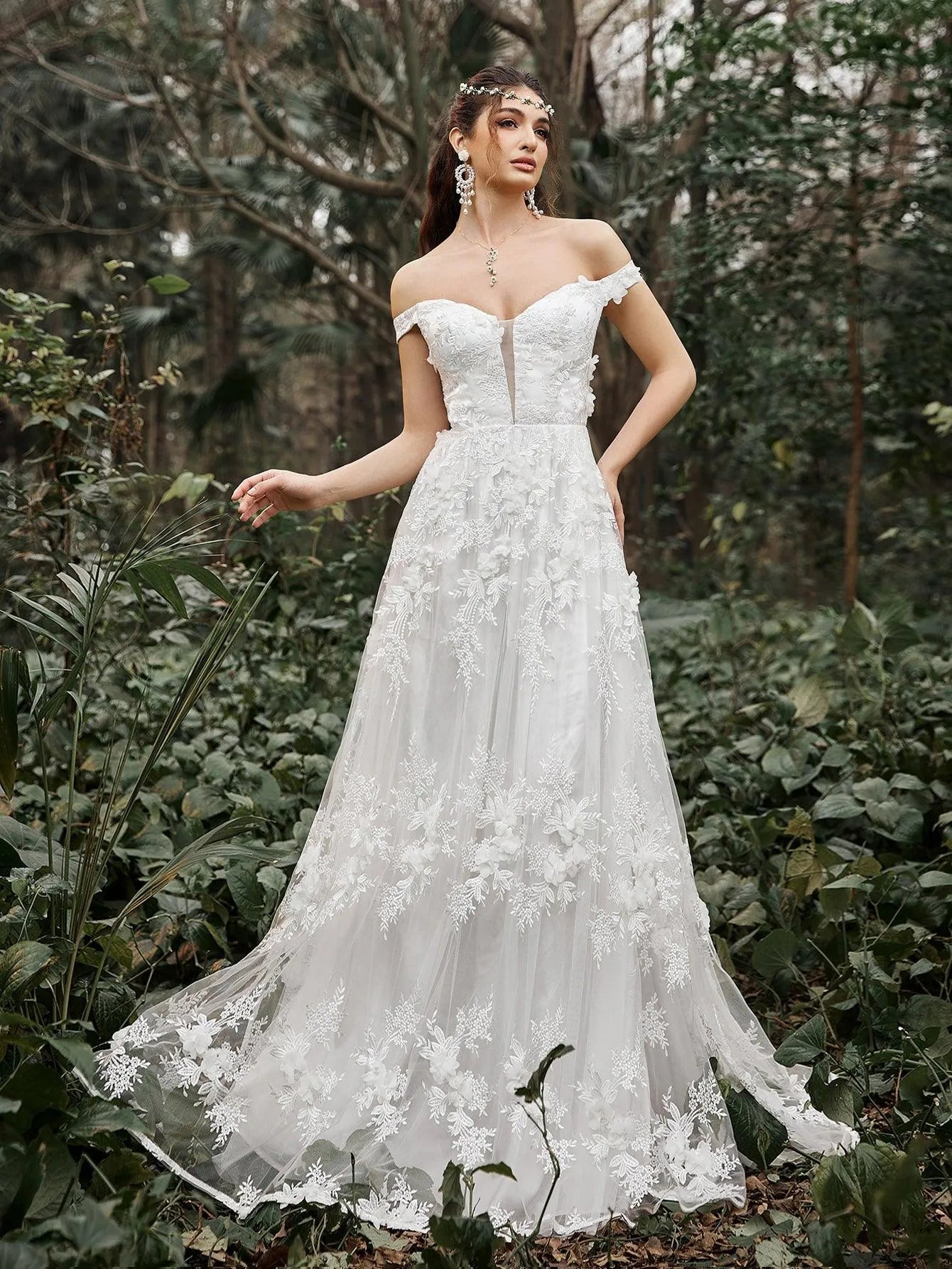 Gorgeous Off Shoulder Floral Applique Detail Wedding Dress