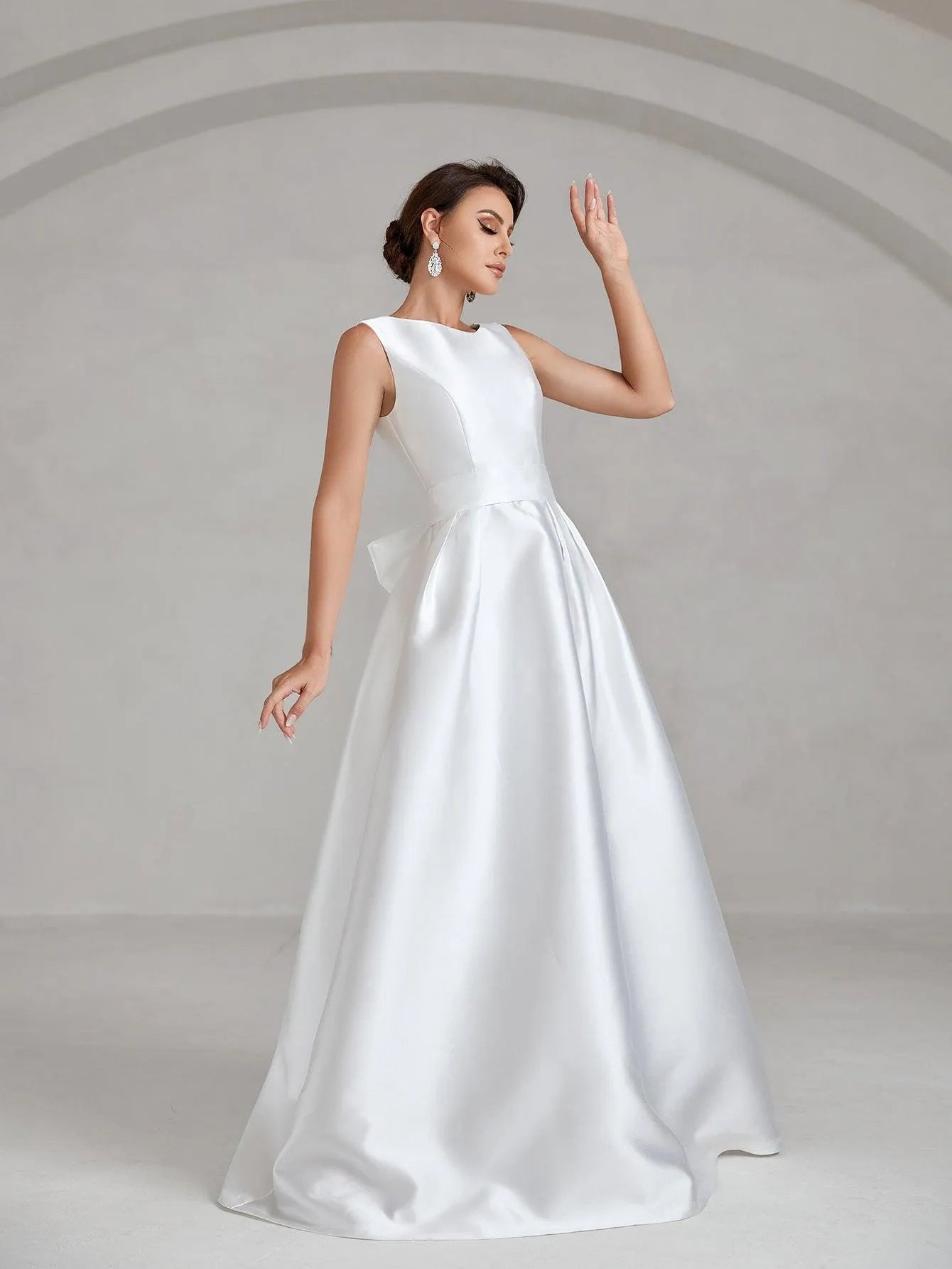 Elegant Backless Satin Wedding Dress