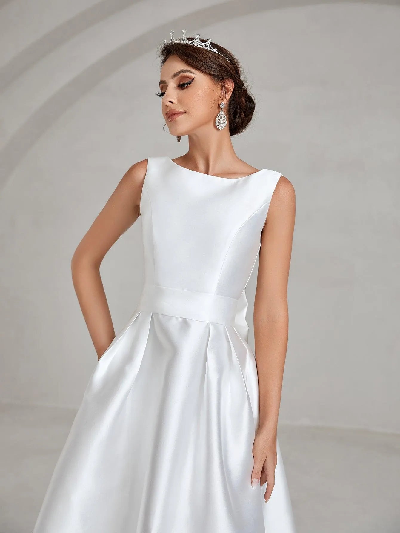 Elegant Backless Satin Wedding Dress