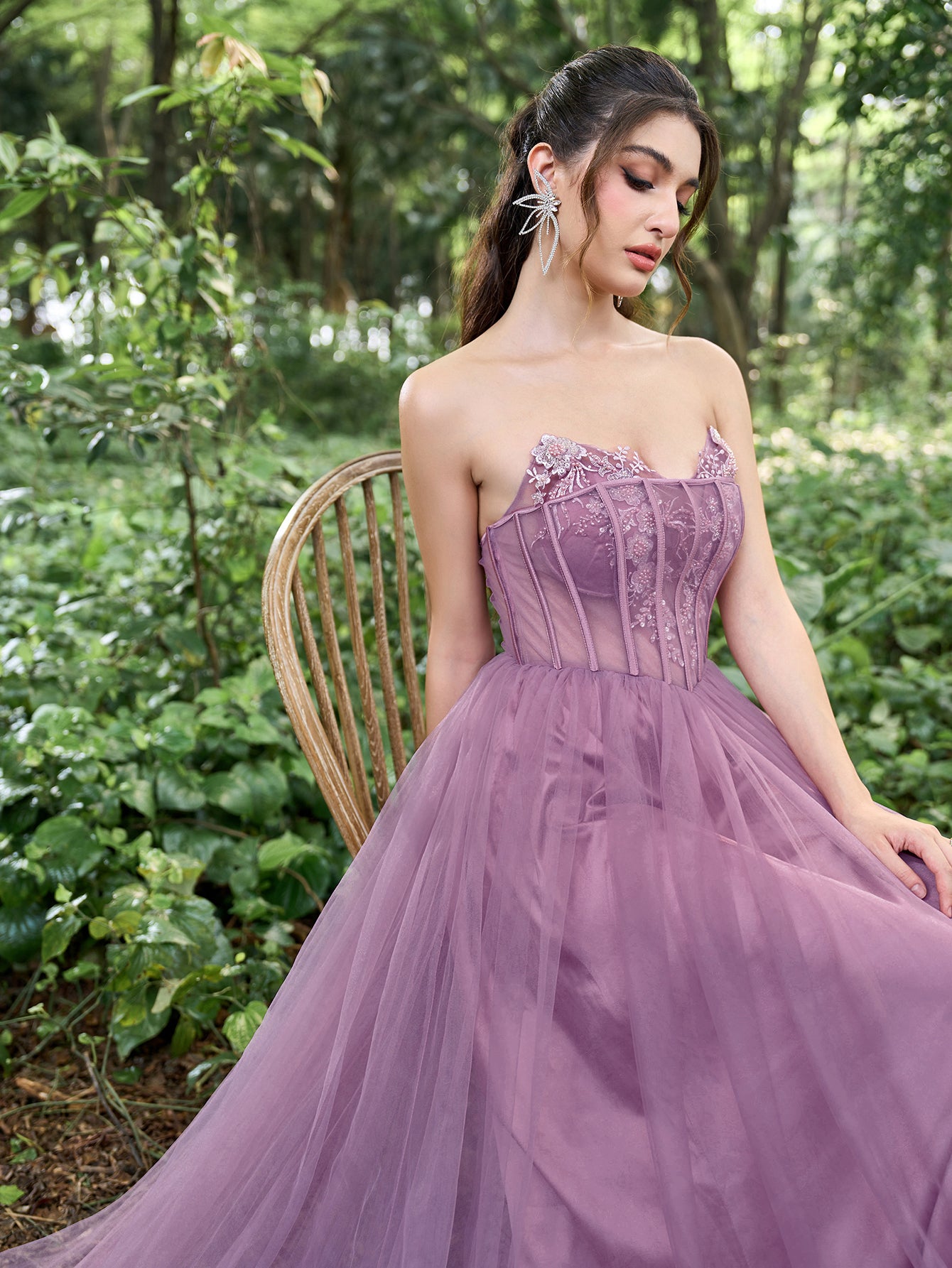 Elegant Strapless Floral Applique Detail Bustier Tulle Prom Dress