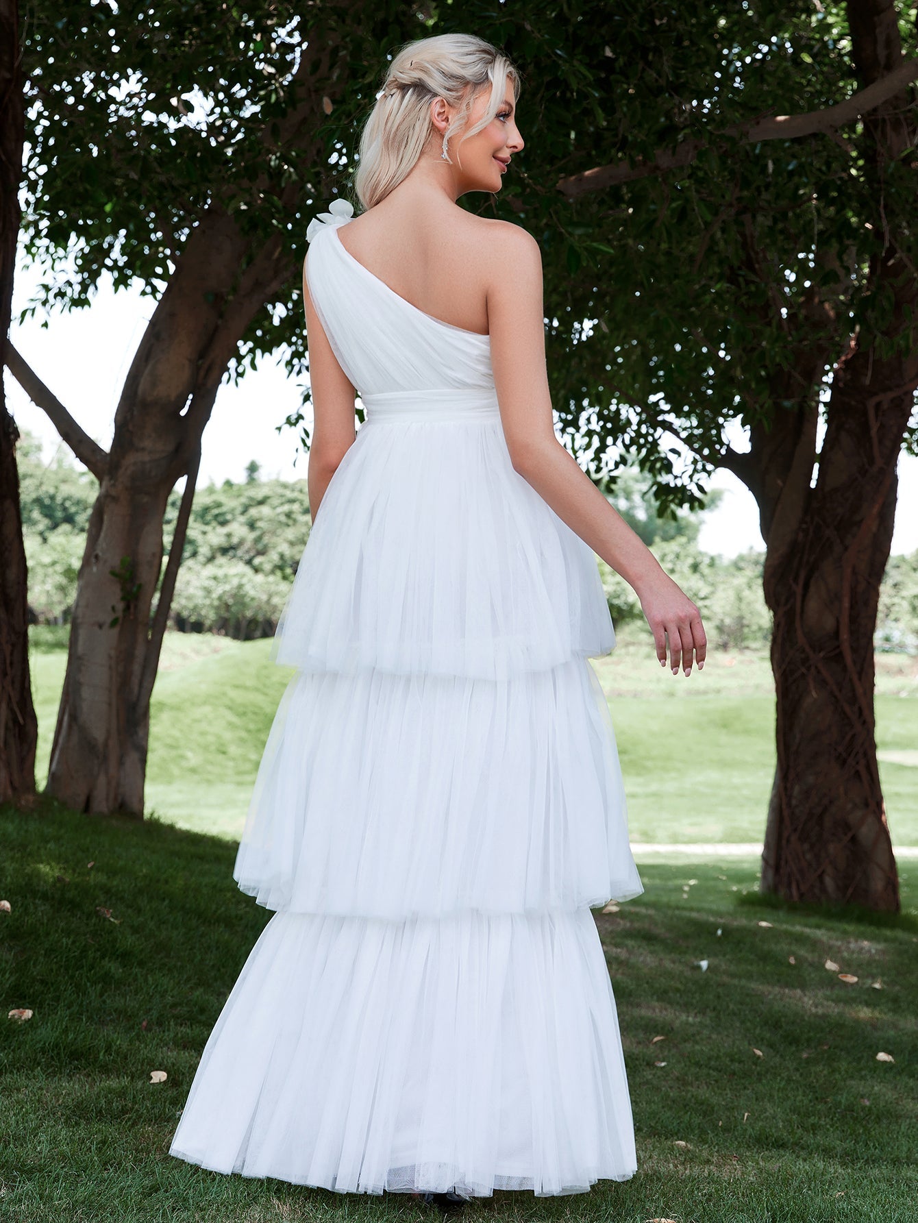 One Shoulder Layered Tulle Hem Wedding Dresses