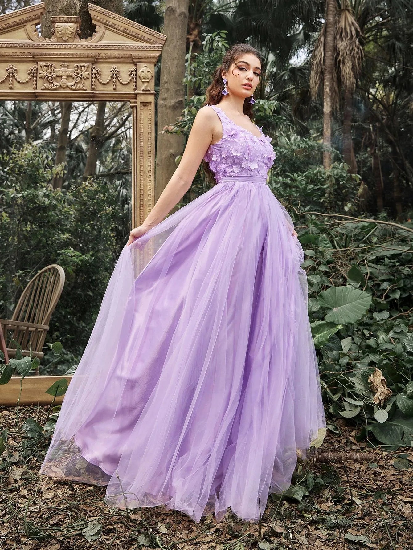 Elegant Scoop Neck Floral Applique Bodice Tulle Evening Dress