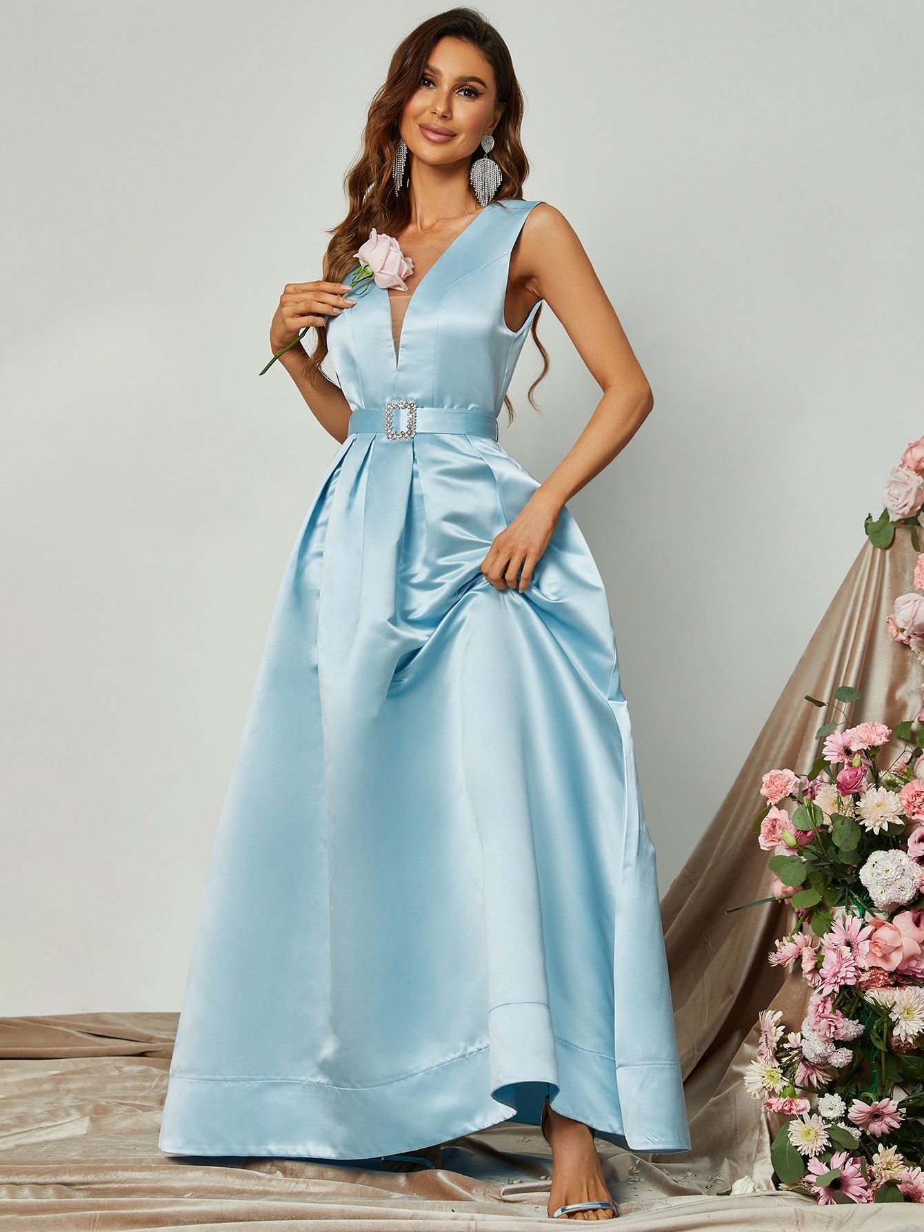 Elegant V Neck Sleeveless Fold Pleated Ball Gown