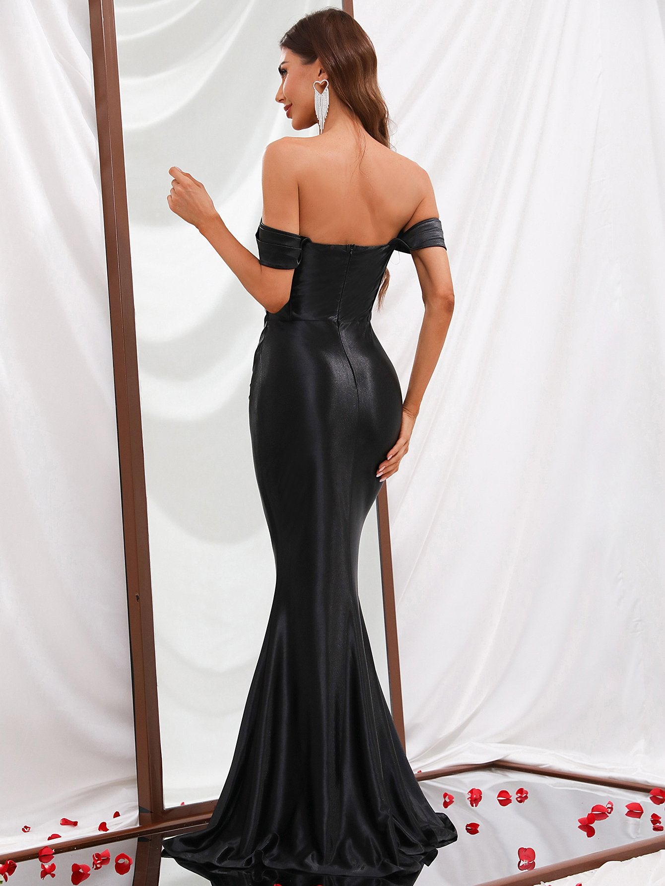 Elegant Off Shoulder Satin Mermaid Dresses